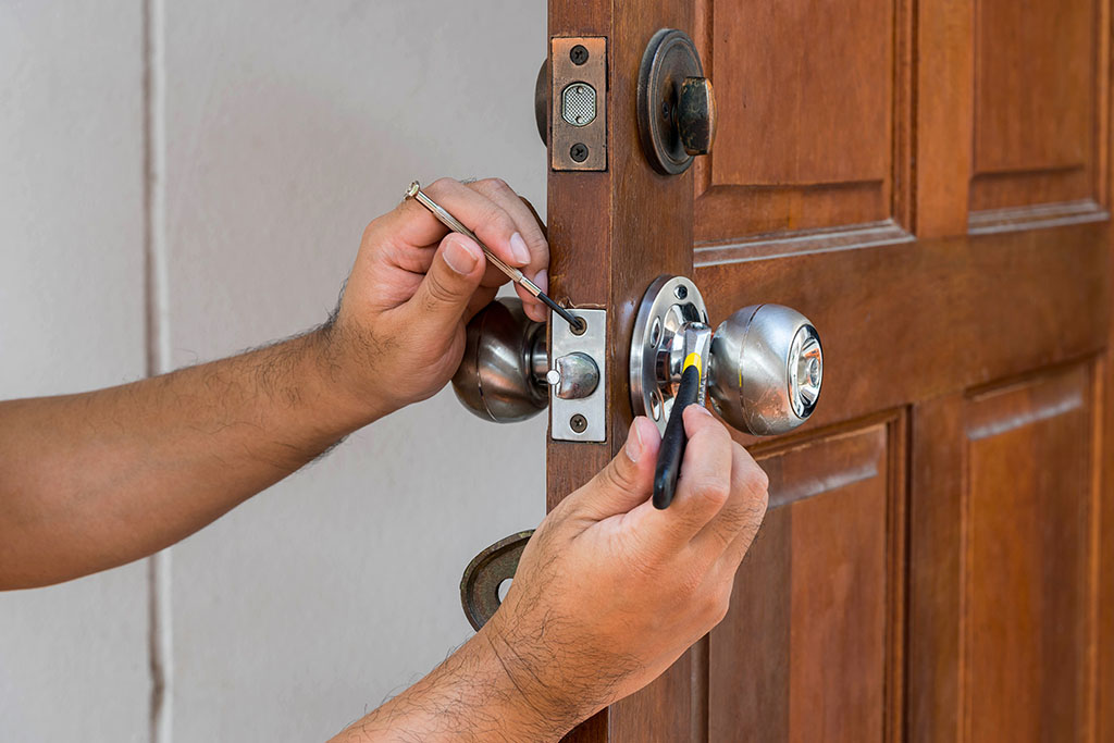 How can you effectively hire a locksmith company?